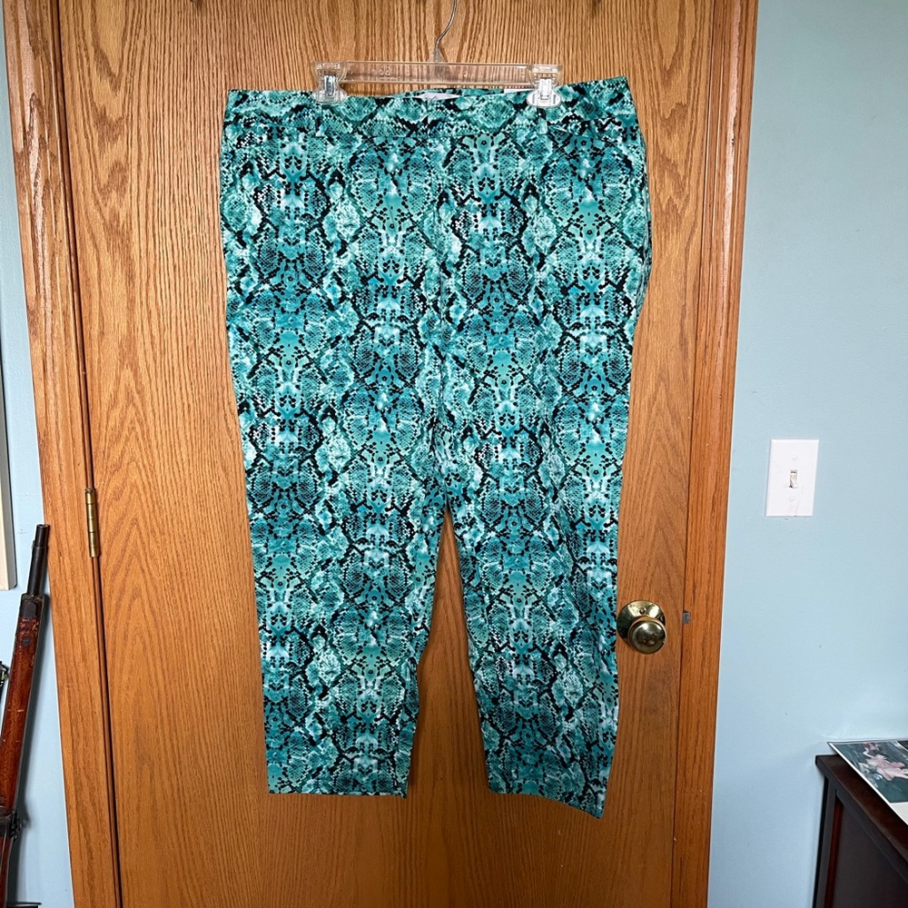 NWT, Liz Claiborne pants, size 18.